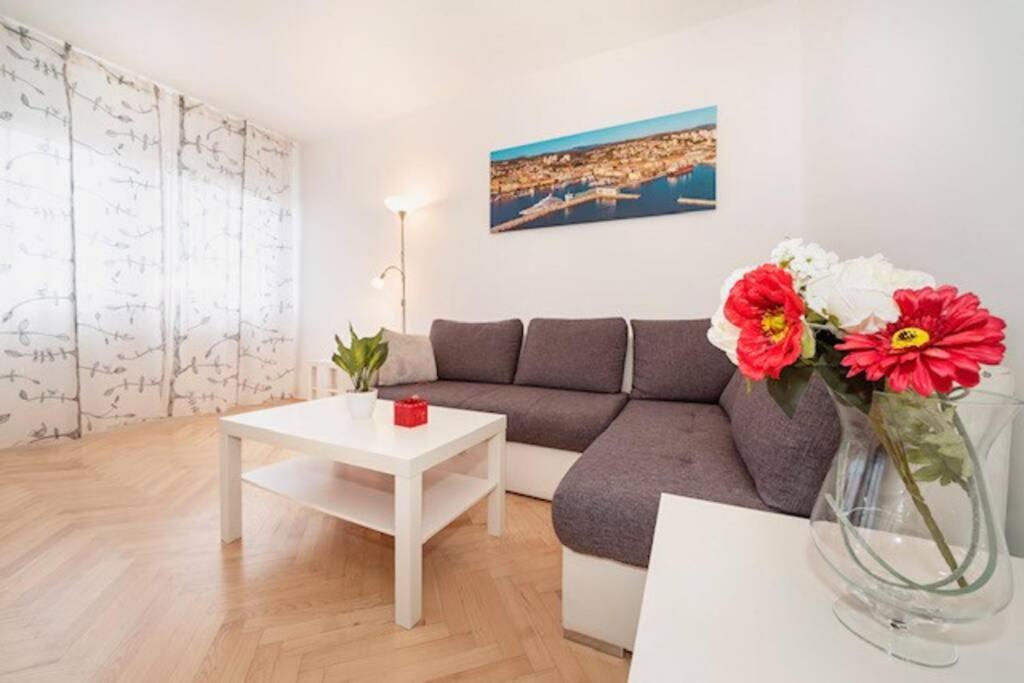 Sea City View W/ 2Bd 1Bt Free Street Parking Rijeka Exterior photo